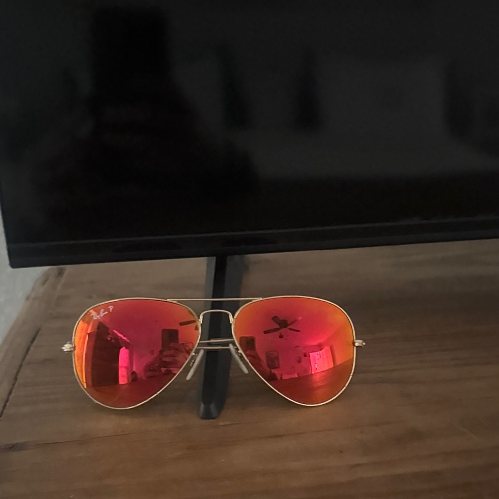 Gold Aviator Polarized RayBan Sunglasses with Red Lenses